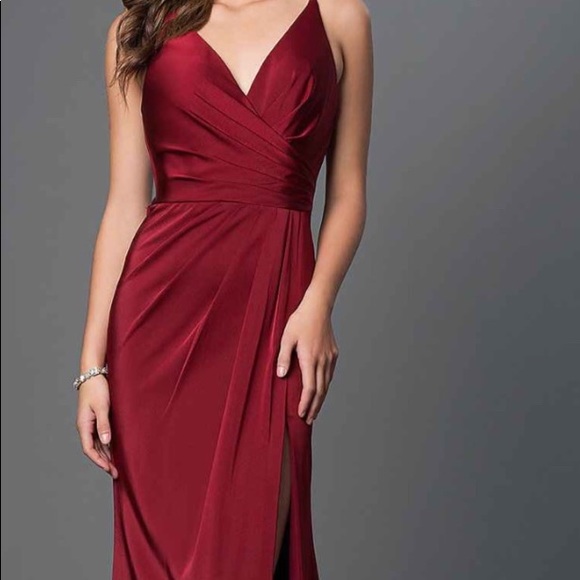 Faviana Dresses & Skirts - Faviana V-neck Ruched Open Back Floor Length Gown